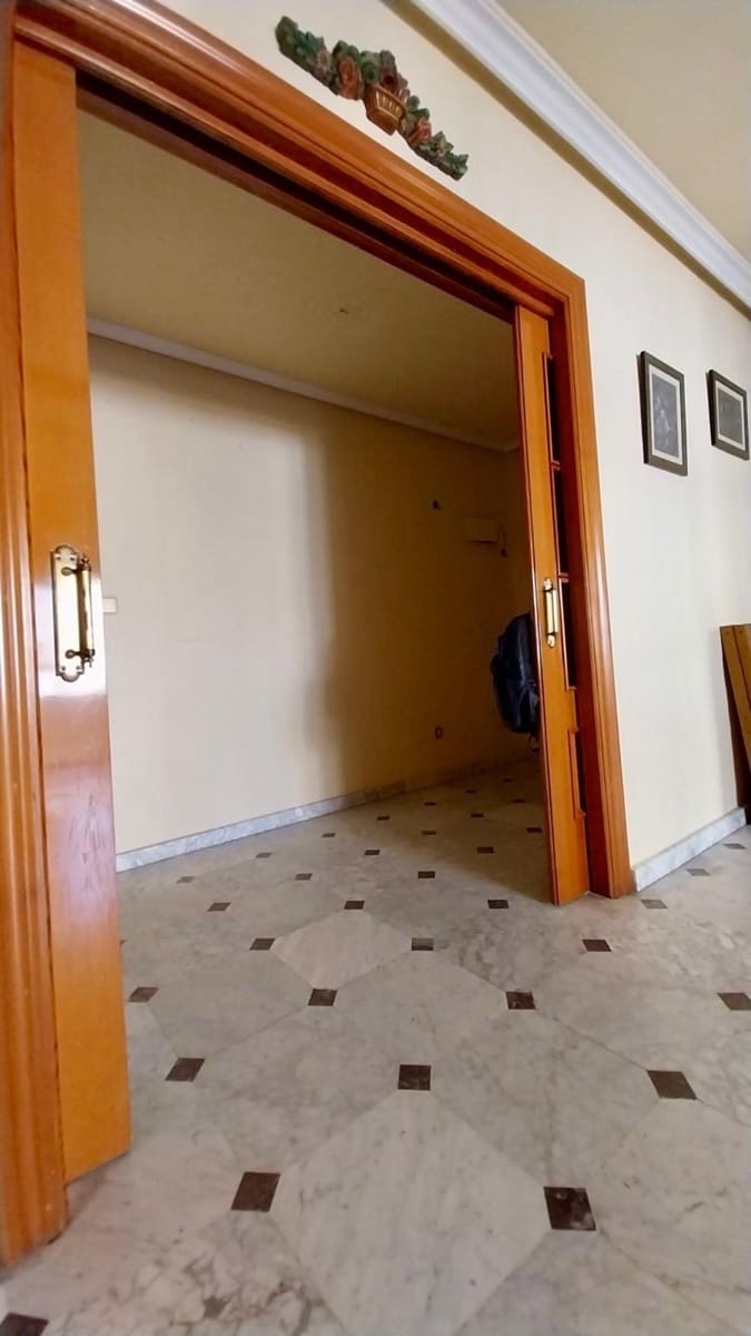 4 bedroom Apartment for sale in Guardamar del Segura - € 176,900 (Ref: 8526961)