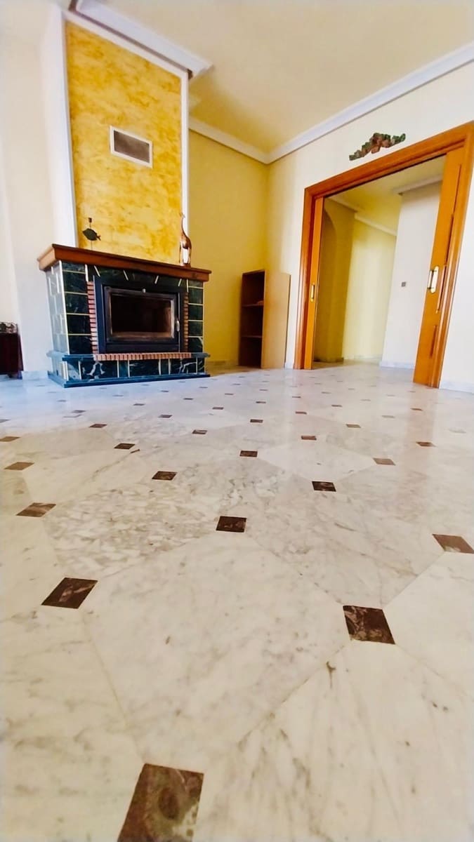 4 bedroom Apartment for sale in Guardamar del Segura - € 176,900 (Ref: 8526961)