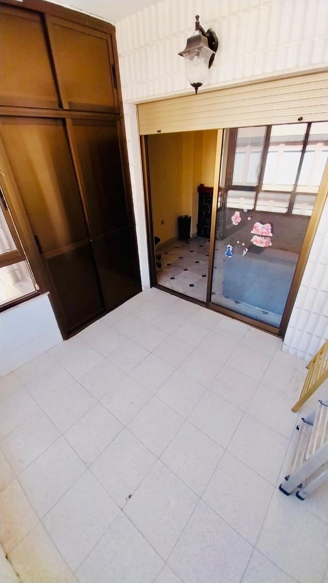4 bedroom Apartment for sale in Guardamar del Segura - € 176,900 (Ref: 8526961)