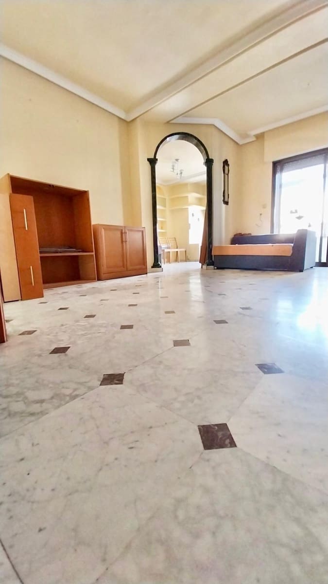 4 bedroom Apartment for sale in Guardamar del Segura - € 176,900 (Ref: 8526961)