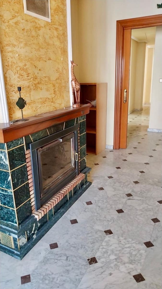 4 bedroom Apartment for sale in Guardamar del Segura - € 176,900 (Ref: 8526961)