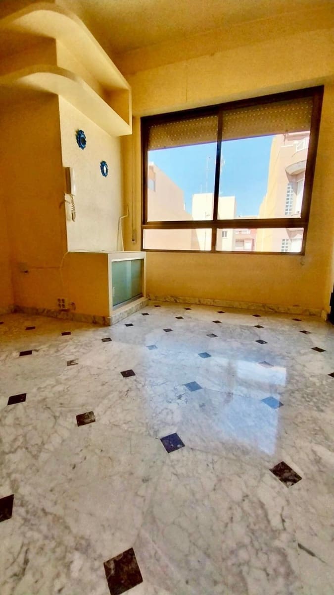 4 bedroom Apartment for sale in Guardamar del Segura - € 176,900 (Ref: 8526961)