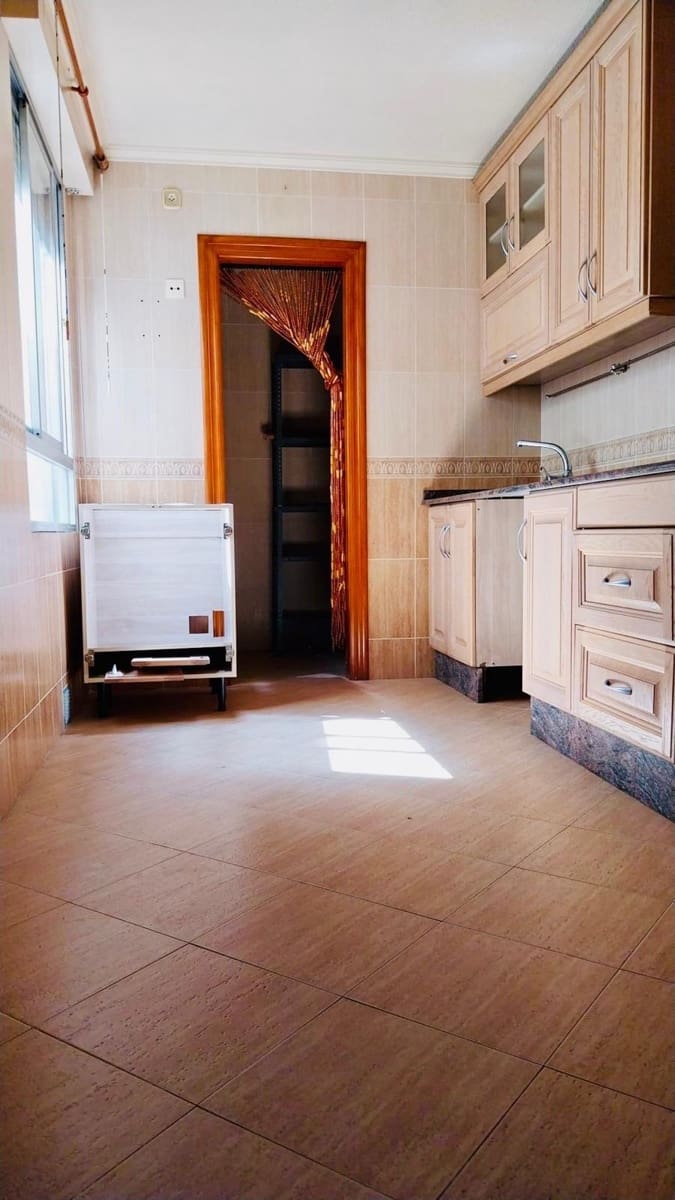 4 bedroom Apartment for sale in Guardamar del Segura - € 176,900 (Ref: 8526961)