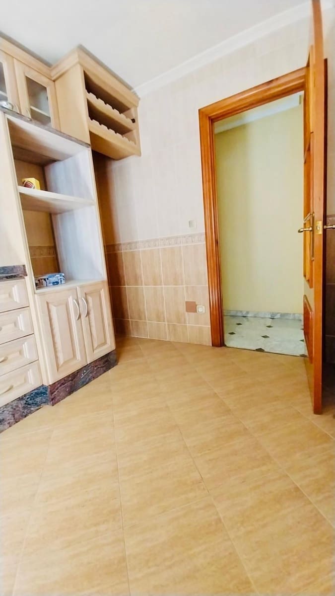 4 bedroom Apartment for sale in Guardamar del Segura - € 176,900 (Ref: 8526961)