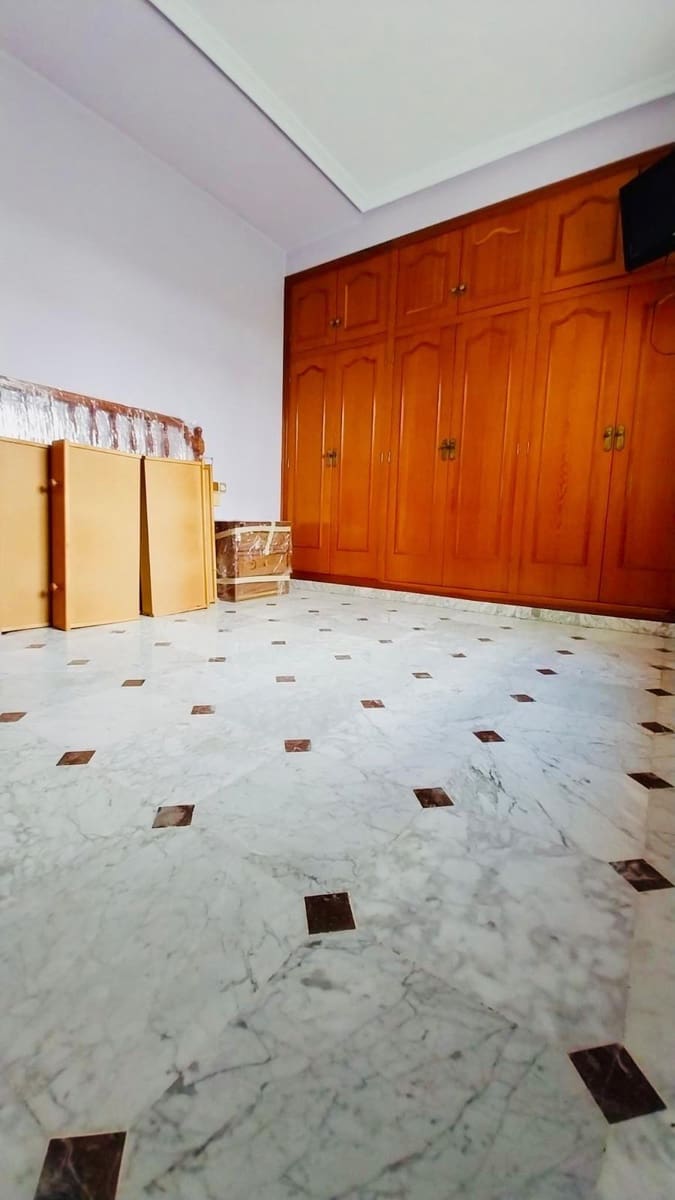 4 bedroom Apartment for sale in Guardamar del Segura - € 176,900 (Ref: 8526961)