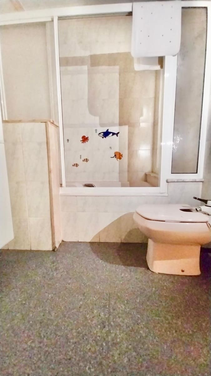 4 bedroom Apartment for sale in Guardamar del Segura - € 176,900 (Ref: 8526961)