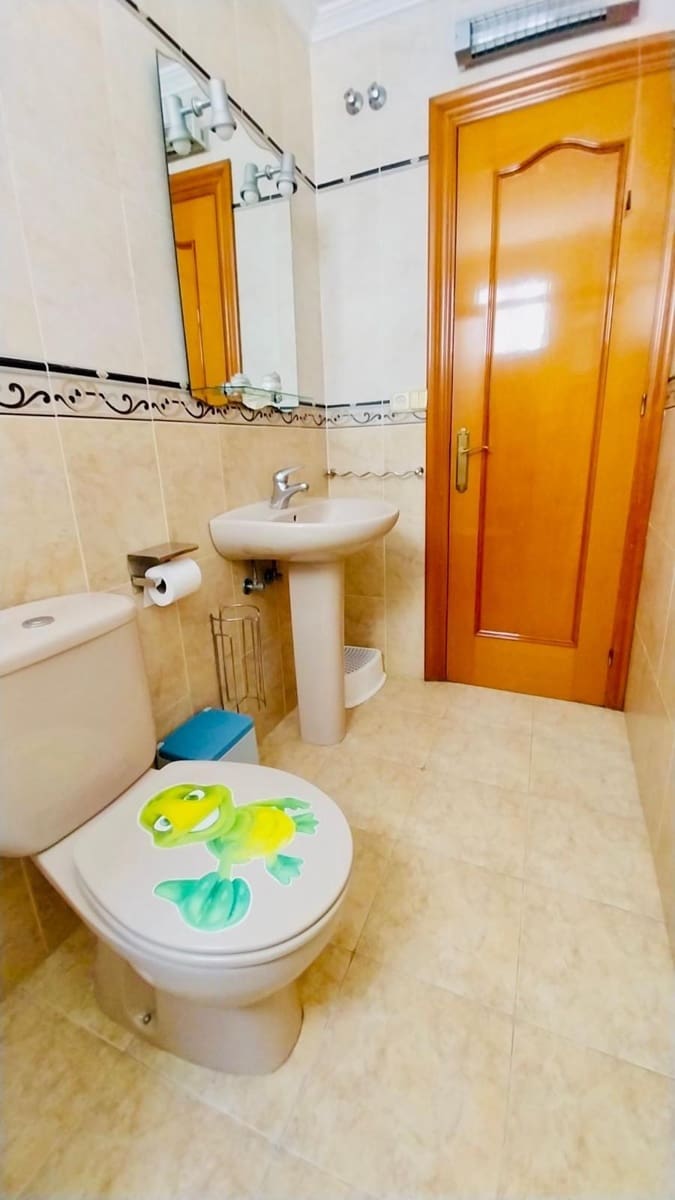 4 bedroom Apartment for sale in Guardamar del Segura - € 176,900 (Ref: 8526961)