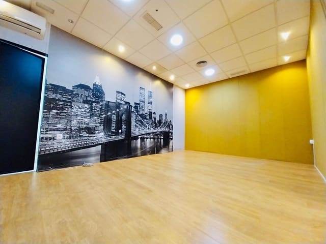 Comercial para venda em Guardamar del Segura - 222 000 € (Ref: 8638616)