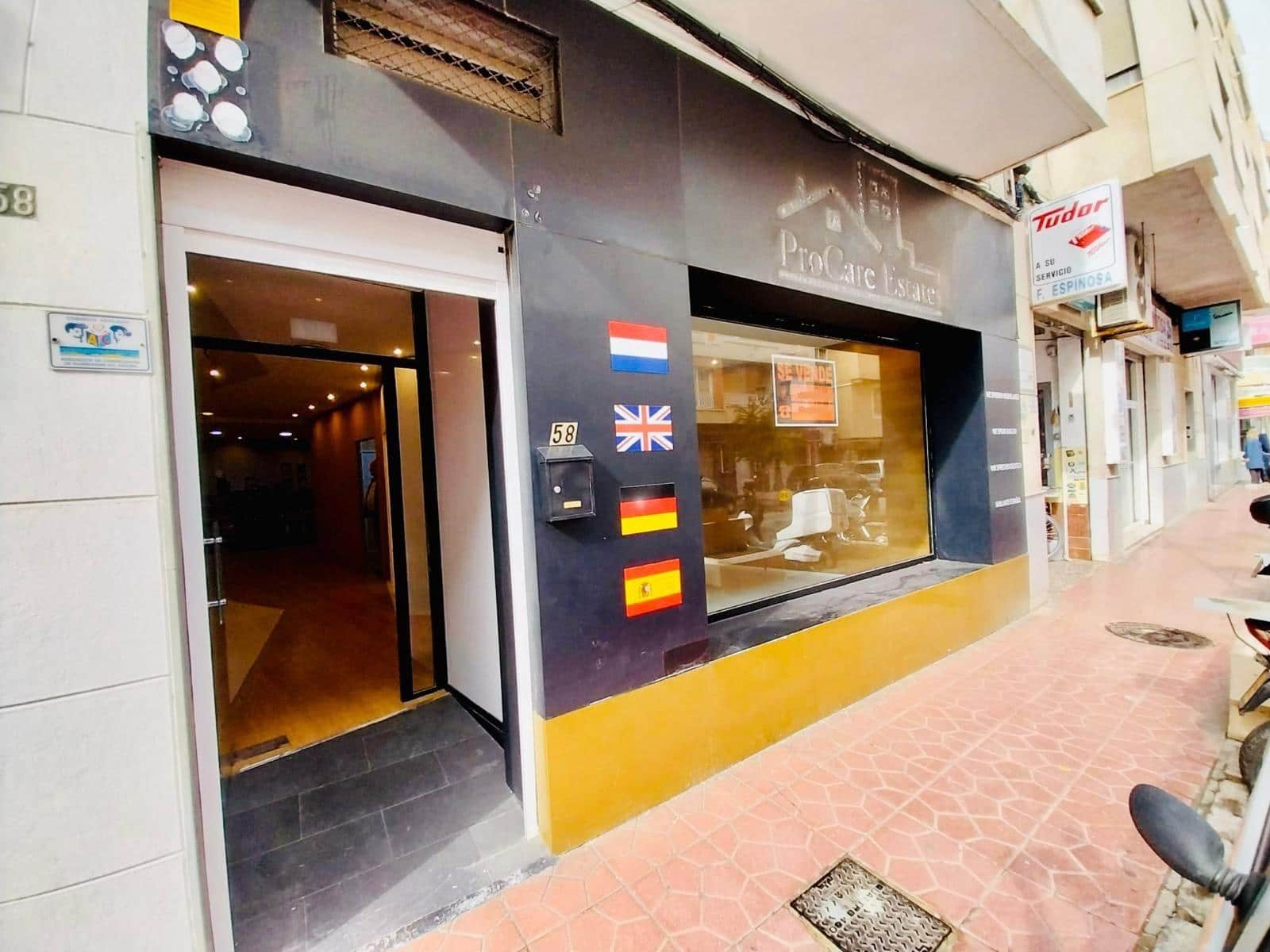 Commercieel te koop in Guardamar del Segura - € 222.000 (Ref: 8638616)