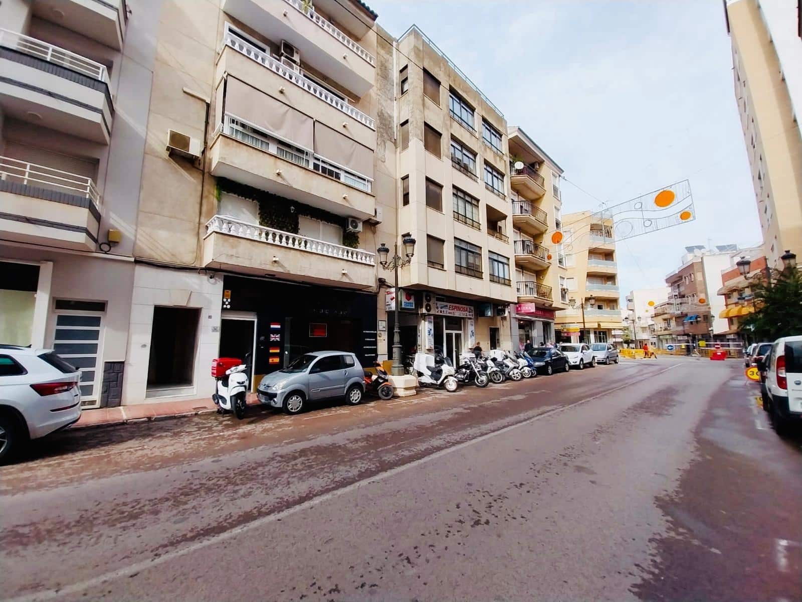 Commercieel te koop in Guardamar del Segura - € 222.000 (Ref: 8638616)