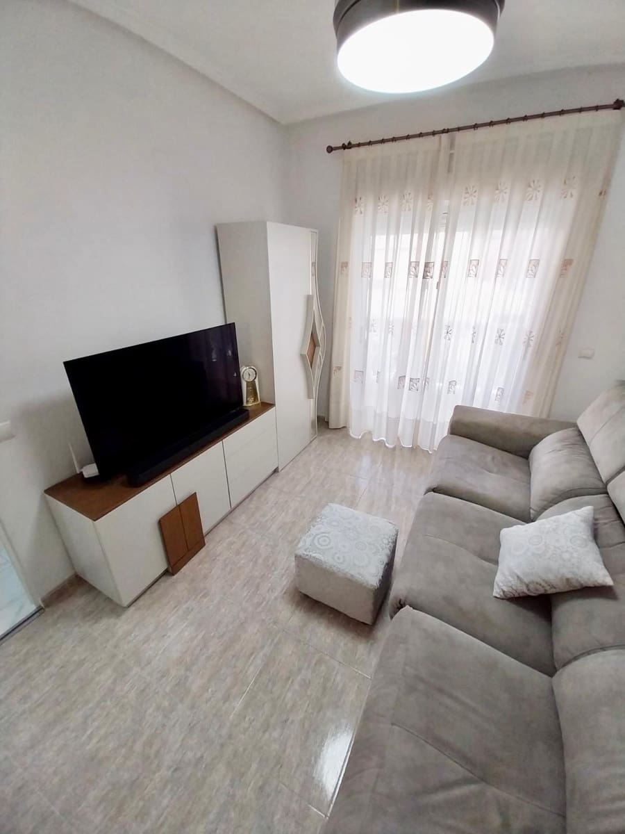 4 bedroom Apartment for sale in Guardamar del Segura with garage - € 199,500 (Ref: 8879927)