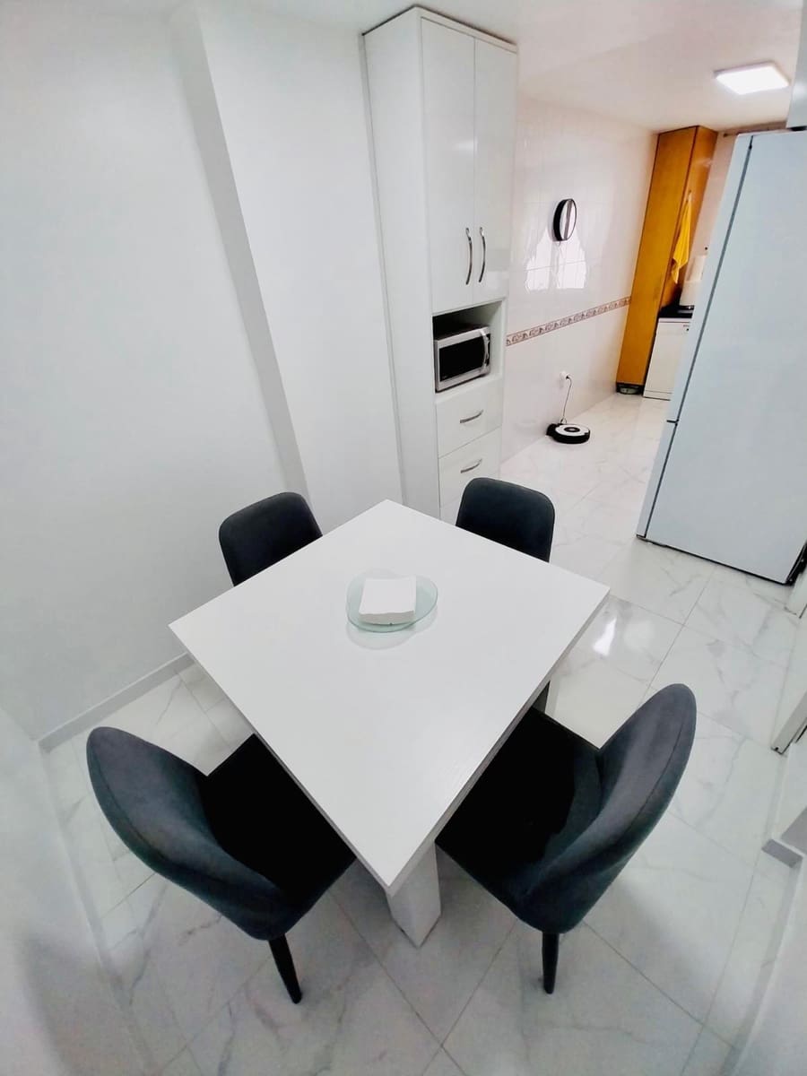 4 bedroom Apartment for sale in Guardamar del Segura with garage - € 199,500 (Ref: 8879927)