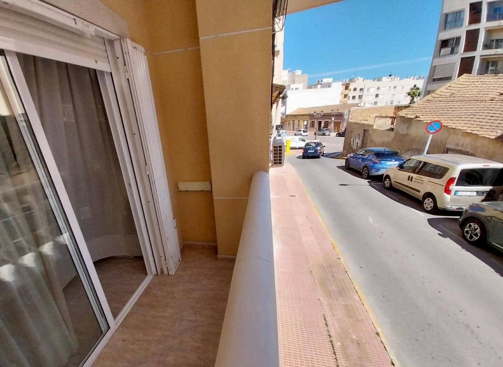 4 bedroom Apartment for sale in Guardamar del Segura with garage - € 199,500 (Ref: 8879927)