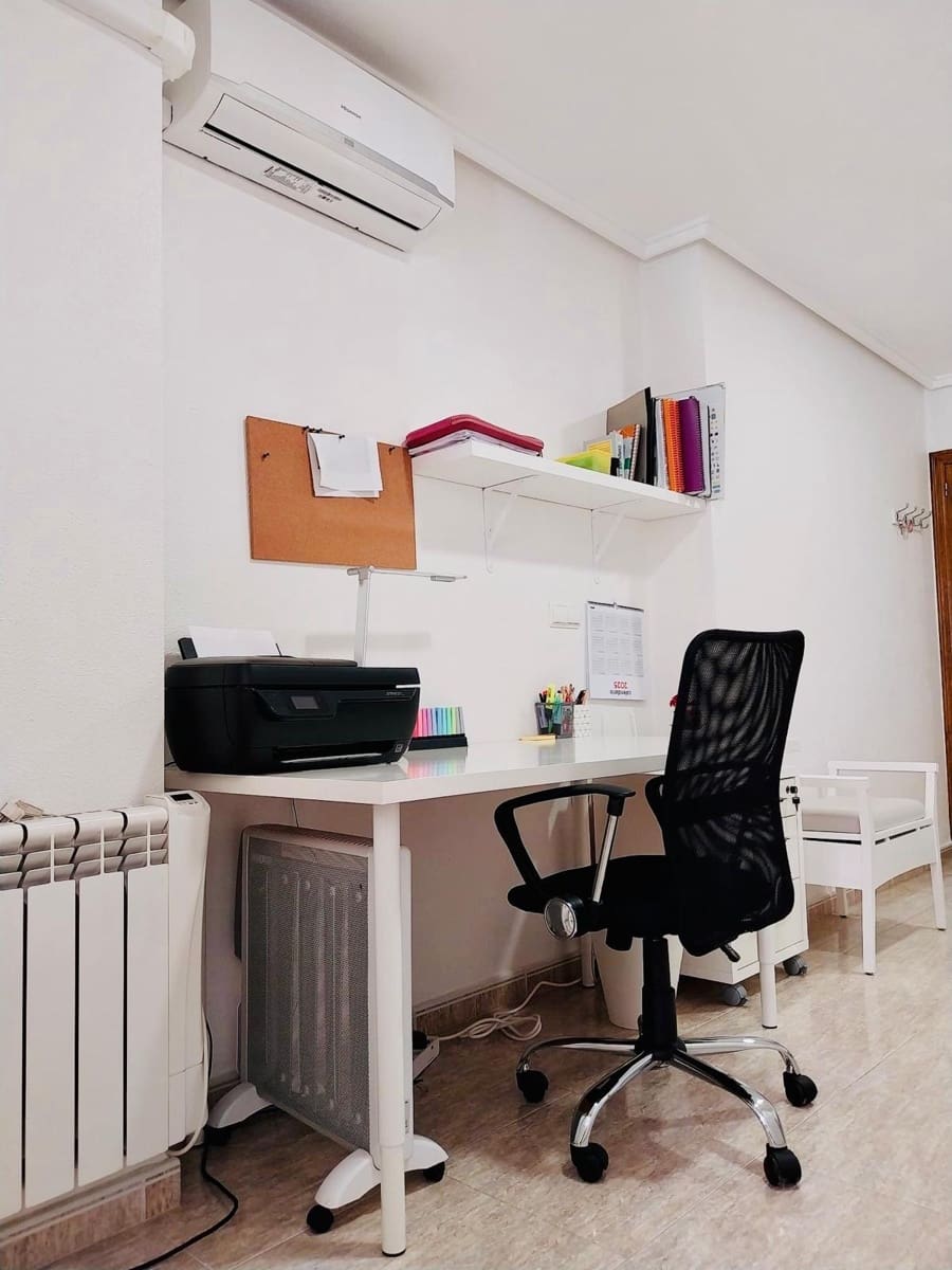 4 bedroom Apartment for sale in Guardamar del Segura with garage - € 199,500 (Ref: 8879927)