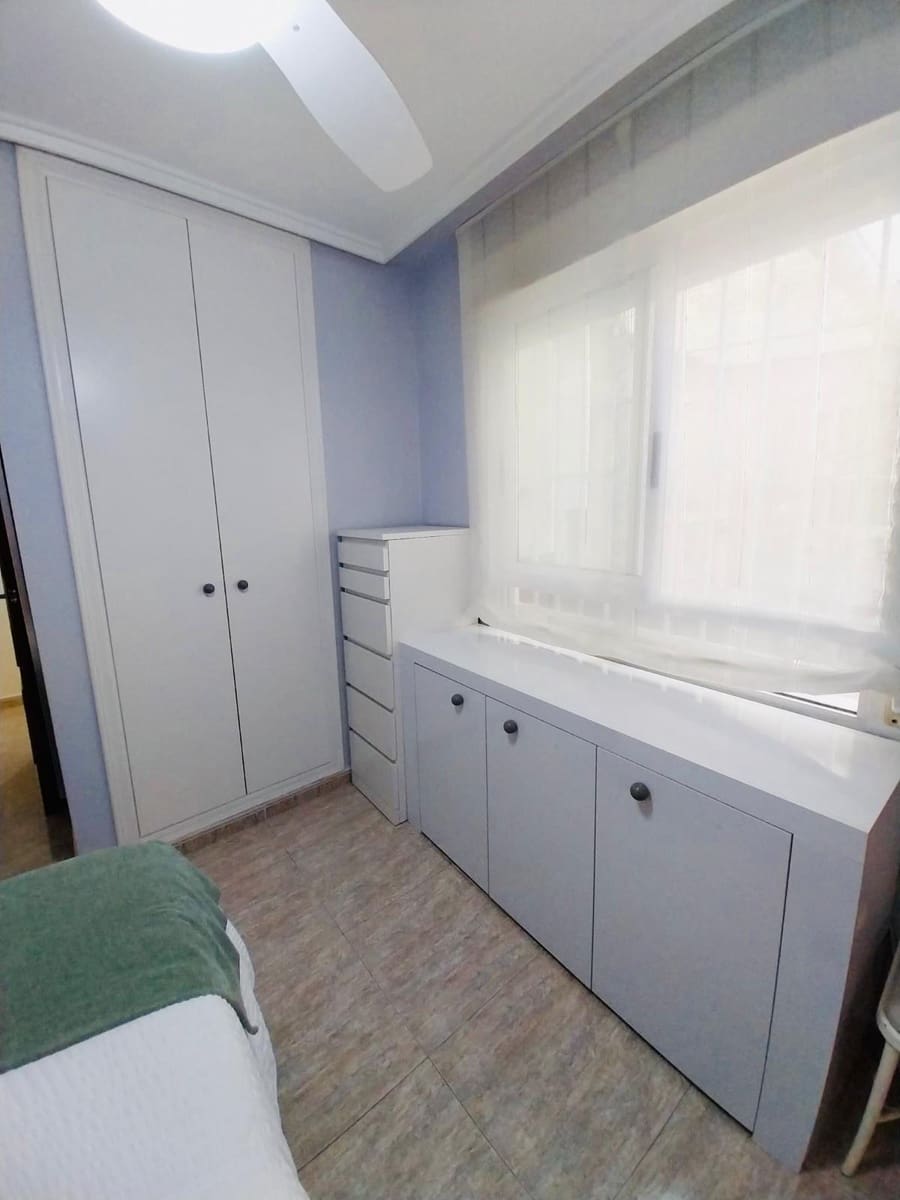 4 bedroom Apartment for sale in Guardamar del Segura with garage - € 199,500 (Ref: 8879927)