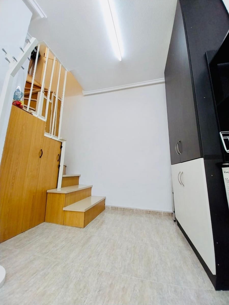 4 bedroom Apartment for sale in Guardamar del Segura with garage - € 199,500 (Ref: 8879927)