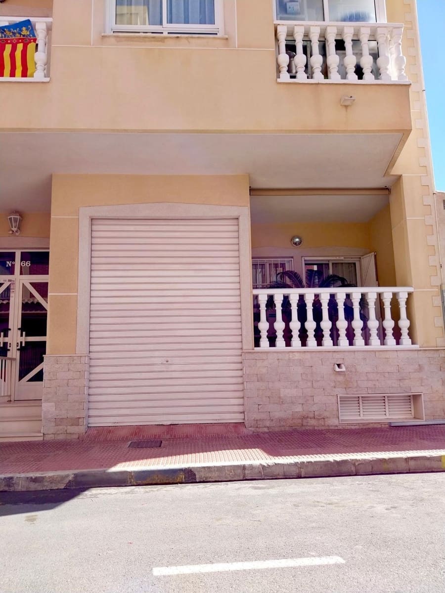 4 bedroom Apartment for sale in Guardamar del Segura with garage - € 199,500 (Ref: 8879927)