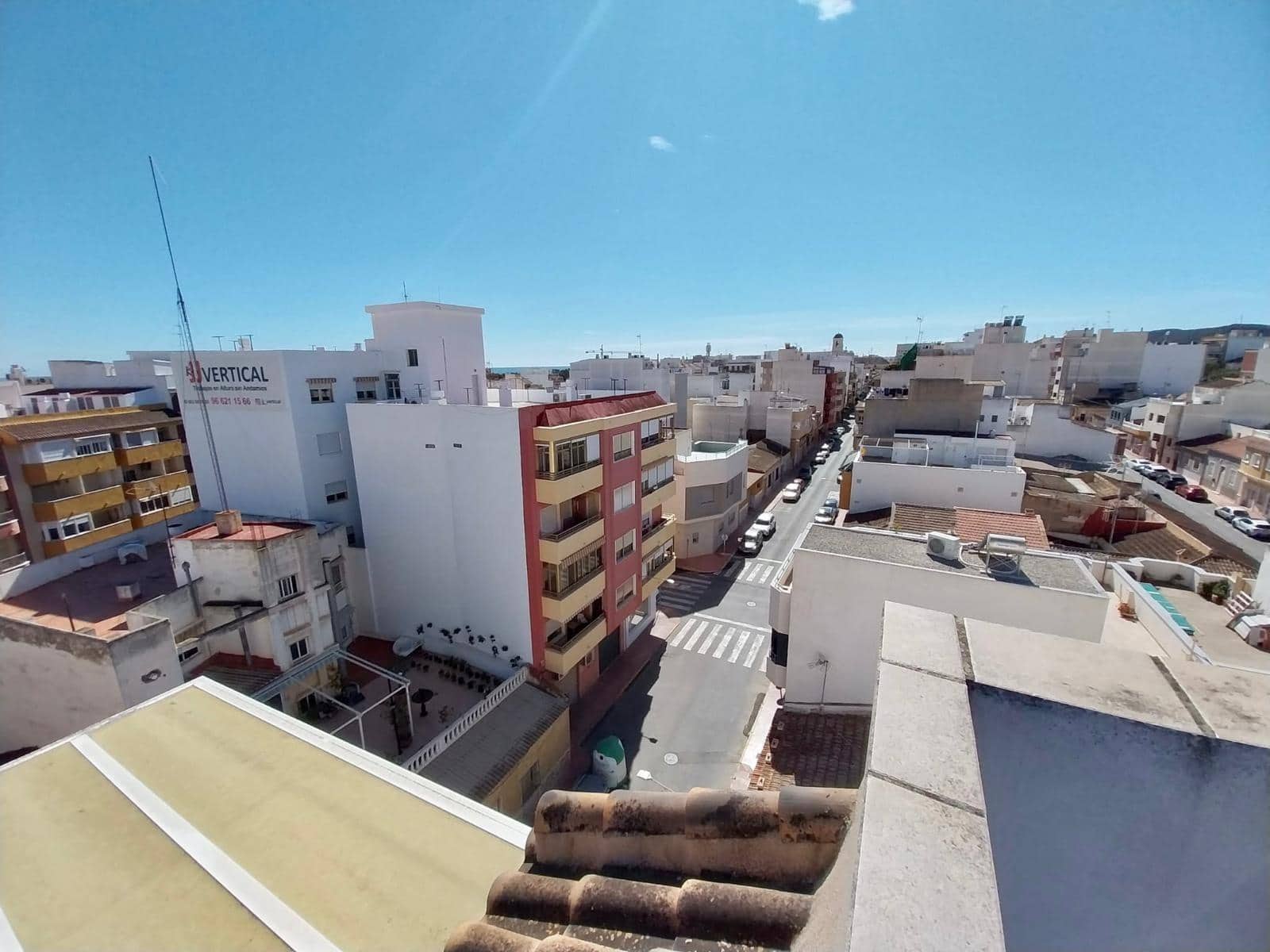 4 bedroom Apartment for sale in Guardamar del Segura with garage - € 199,500 (Ref: 8879927)