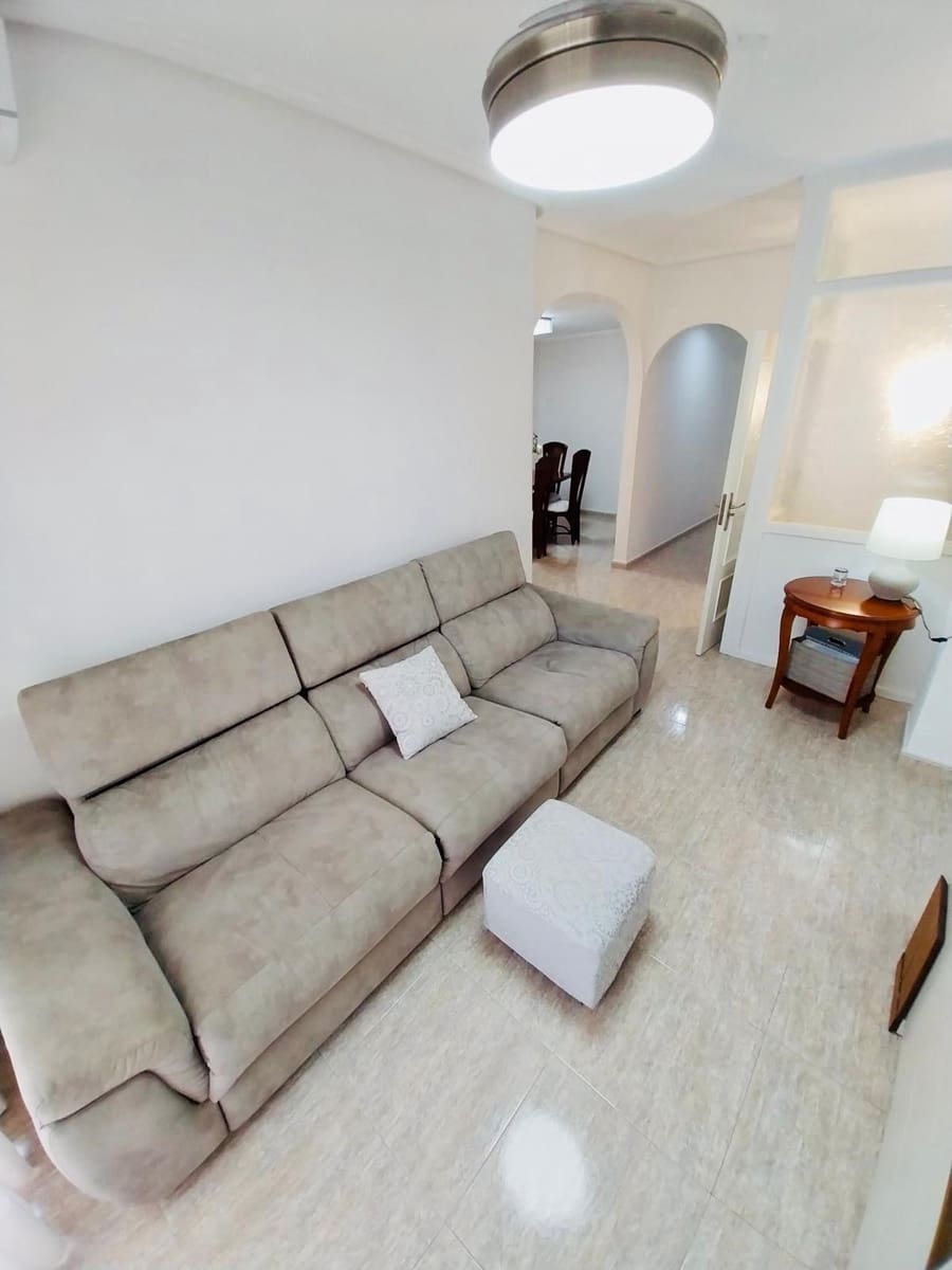 4 bedroom Apartment for sale in Guardamar del Segura with garage - € 199,500 (Ref: 8879927)
