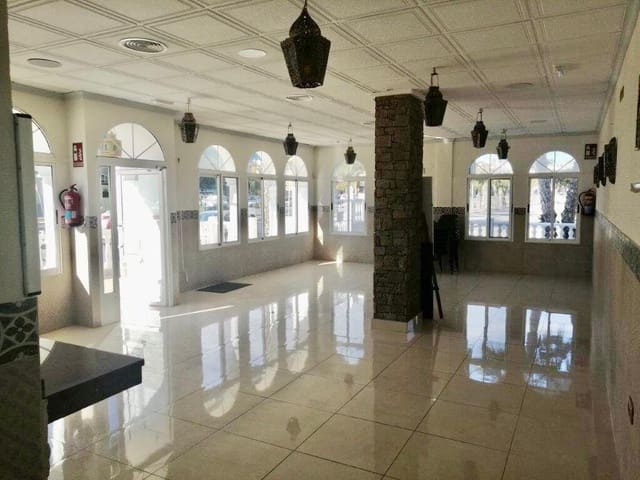 2 soveværelse Erhverv til salg i Guardamar del Segura med swimmingpool - € 197.000 (Ref: 8917874)