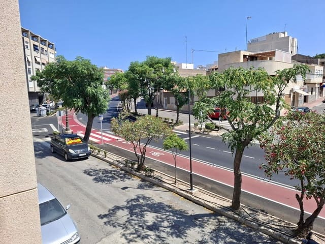 3 slaapkamer Halfvrijstaande villa te koop in Guardamar del Segura met garage - € 279.900 (Ref: 9145609)