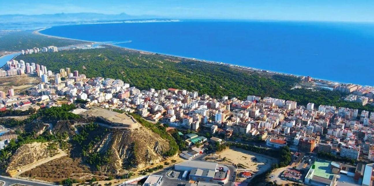 Bungalow de 5 habitaciones en Guardamar del Segura en venta con piscina garaje - 328.500 € (Ref: 9169605)