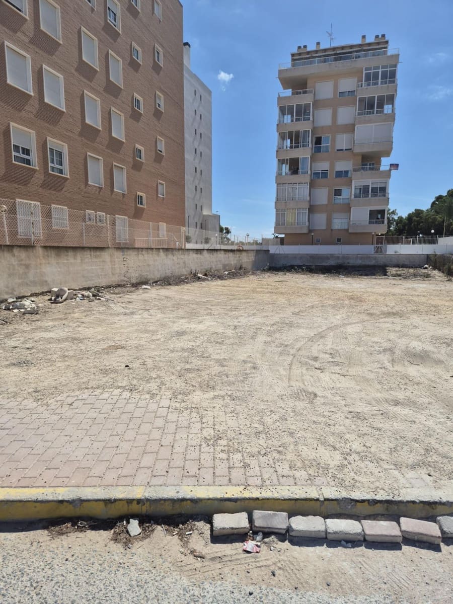 Działka budowlana na sprzedaż w Guardamar del Segura - 1 200 000 € (Ref: 9264649)