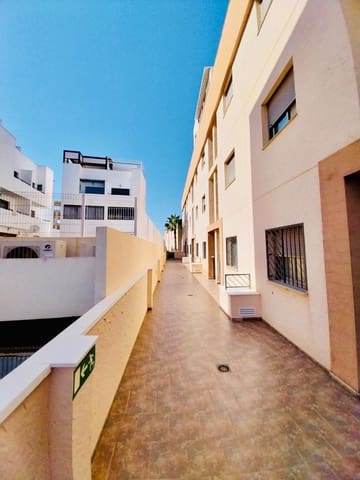 Bungalow de 3 habitaciones en Los Secanos, Guardamar del Segura en alquiler con piscina garaje - 1.300 € (Ref: 9468542)