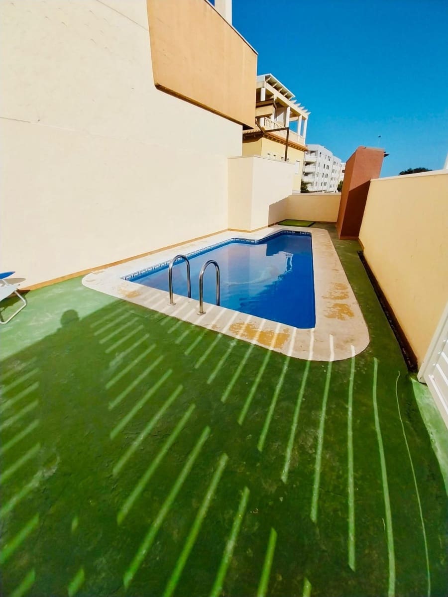 Bungalow de 3 habitaciones en Guardamar del Segura en alquiler con piscina garaje - 1.300 € (Ref: 9468542)