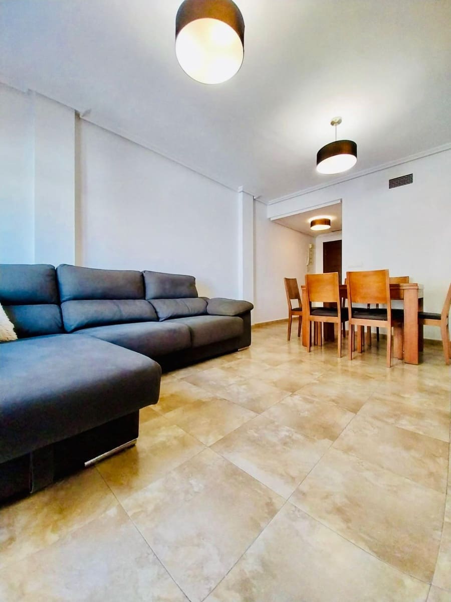 Bungalow de 3 habitaciones en Guardamar del Segura en alquiler con piscina garaje - 1.300 € (Ref: 9468542)