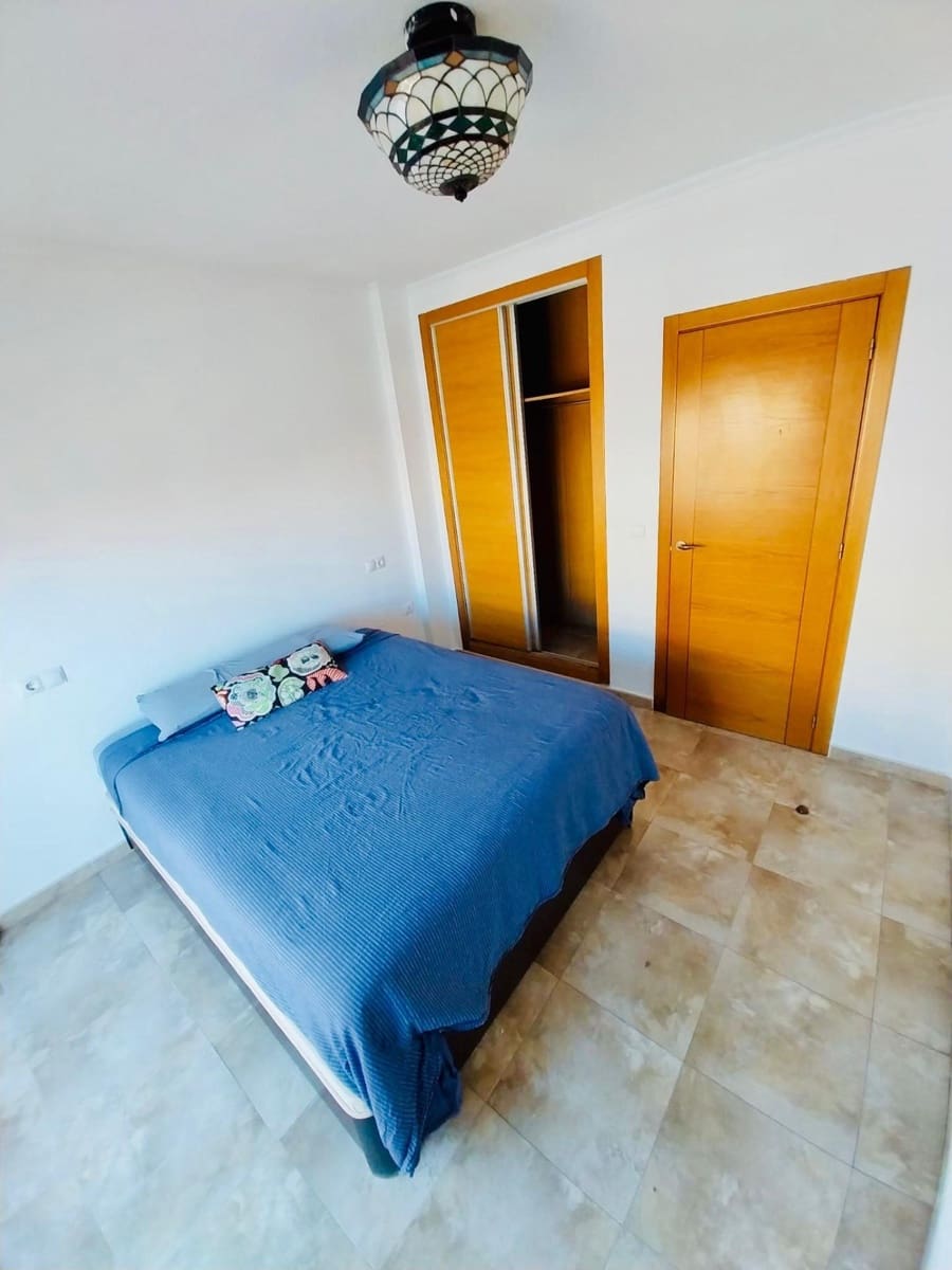 Bungalow de 3 habitaciones en Guardamar del Segura en alquiler con piscina garaje - 1.300 € (Ref: 9468542)