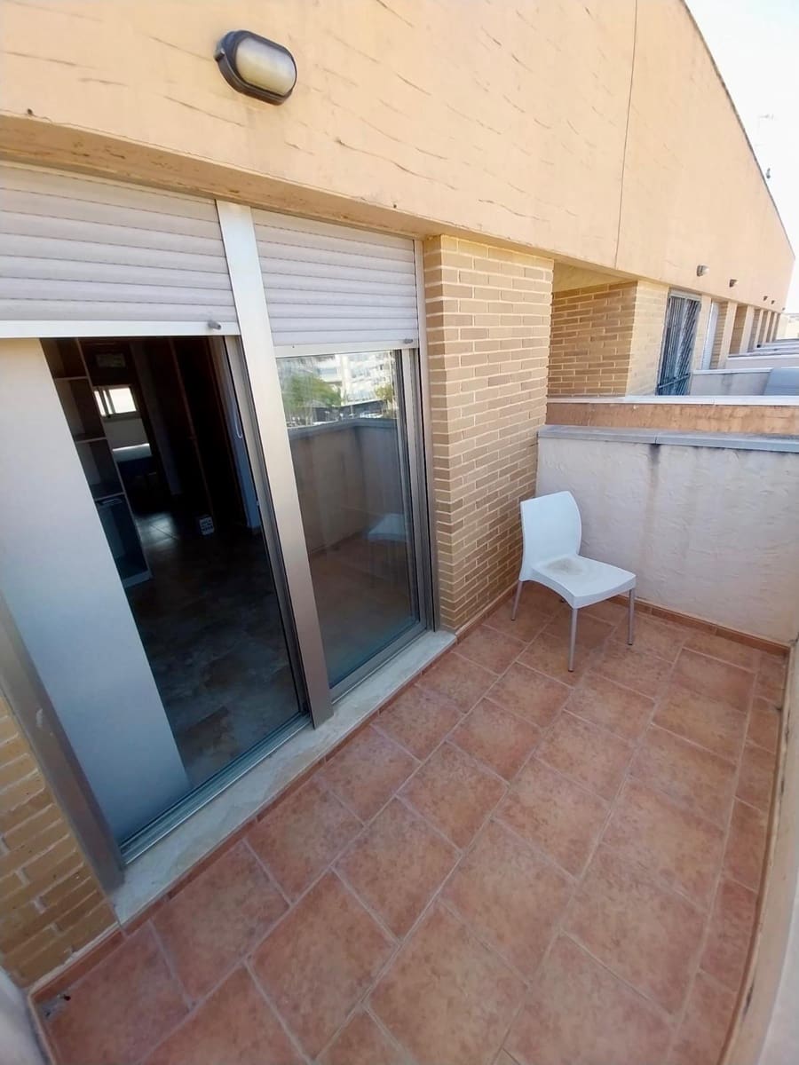 Bungalow de 3 habitaciones en Guardamar del Segura en alquiler con piscina garaje - 1.300 € (Ref: 9468542)