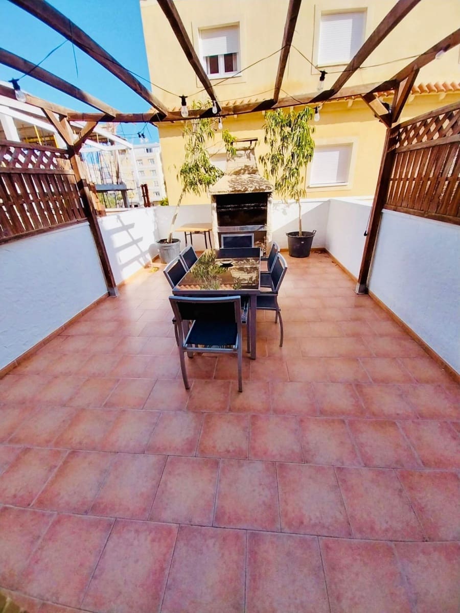 Bungalow de 3 habitaciones en Guardamar del Segura en alquiler con piscina garaje - 1.300 € (Ref: 9468542)