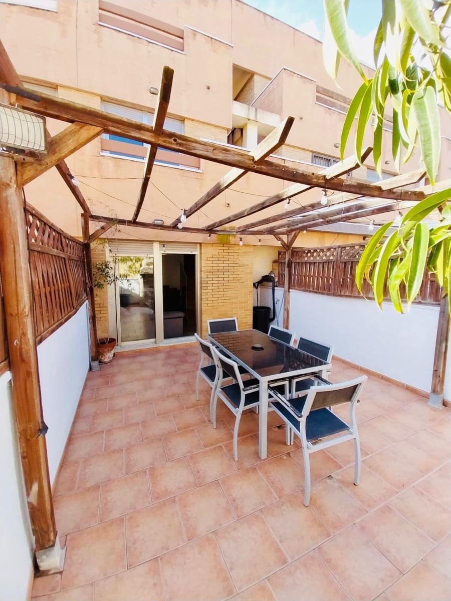 Bungalow de 3 habitaciones en Guardamar del Segura en alquiler con piscina garaje - 1.300 € (Ref: 9468542)