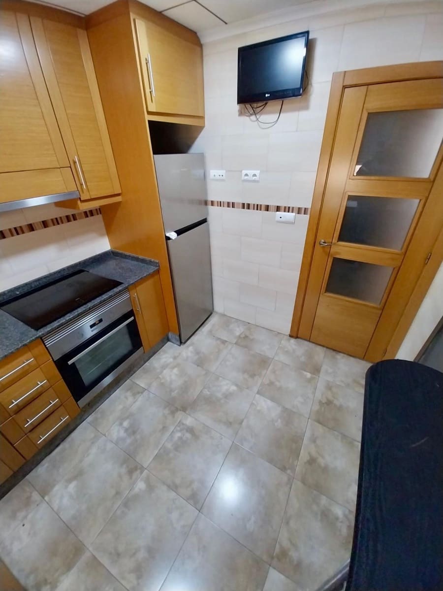 Bungalow de 3 habitaciones en Guardamar del Segura en alquiler con piscina garaje - 1.300 € (Ref: 9468542)