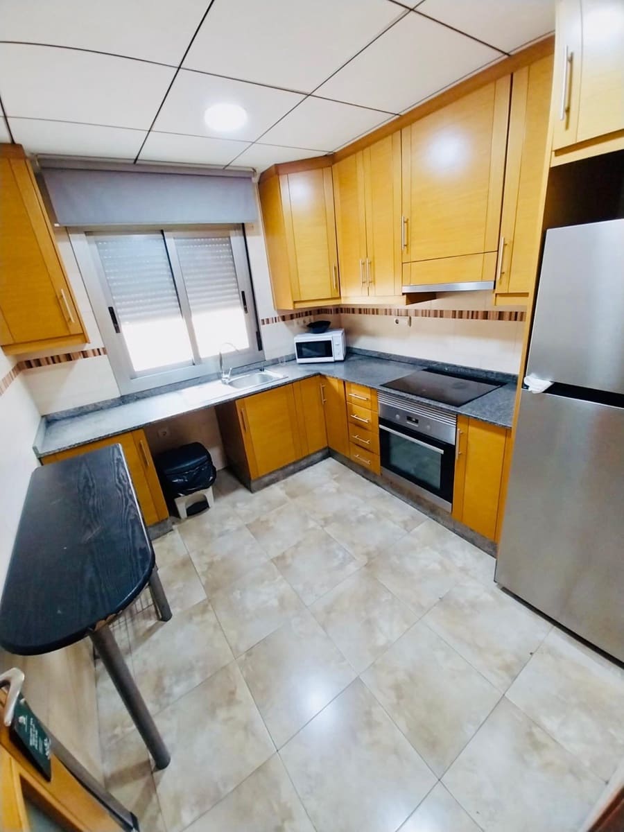 Bungalow de 3 habitaciones en Guardamar del Segura en alquiler con piscina garaje - 1.300 € (Ref: 9468542)