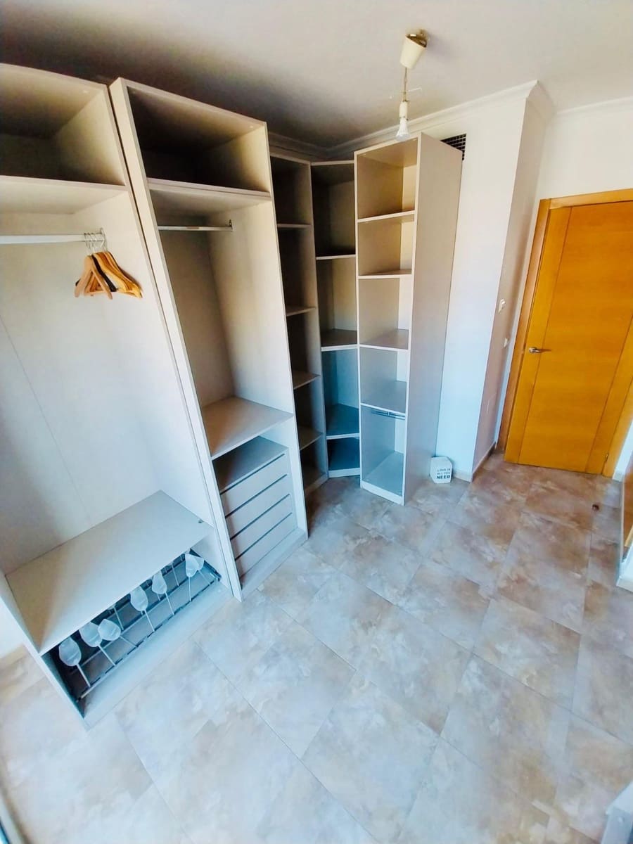 Bungalow de 3 habitaciones en Guardamar del Segura en alquiler con piscina garaje - 1.300 € (Ref: 9468542)