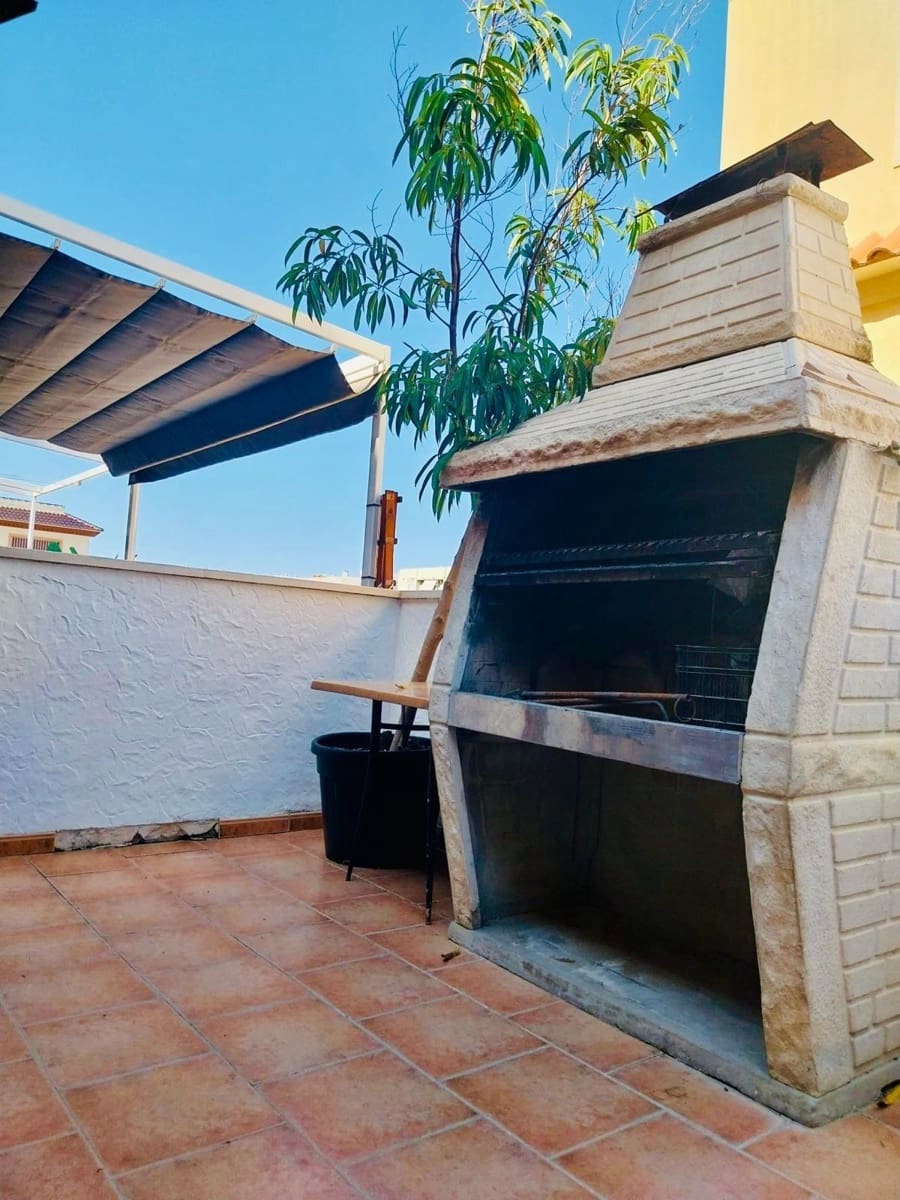 Bungalow de 3 habitaciones en Guardamar del Segura en alquiler con piscina garaje - 1.300 € (Ref: 9468542)