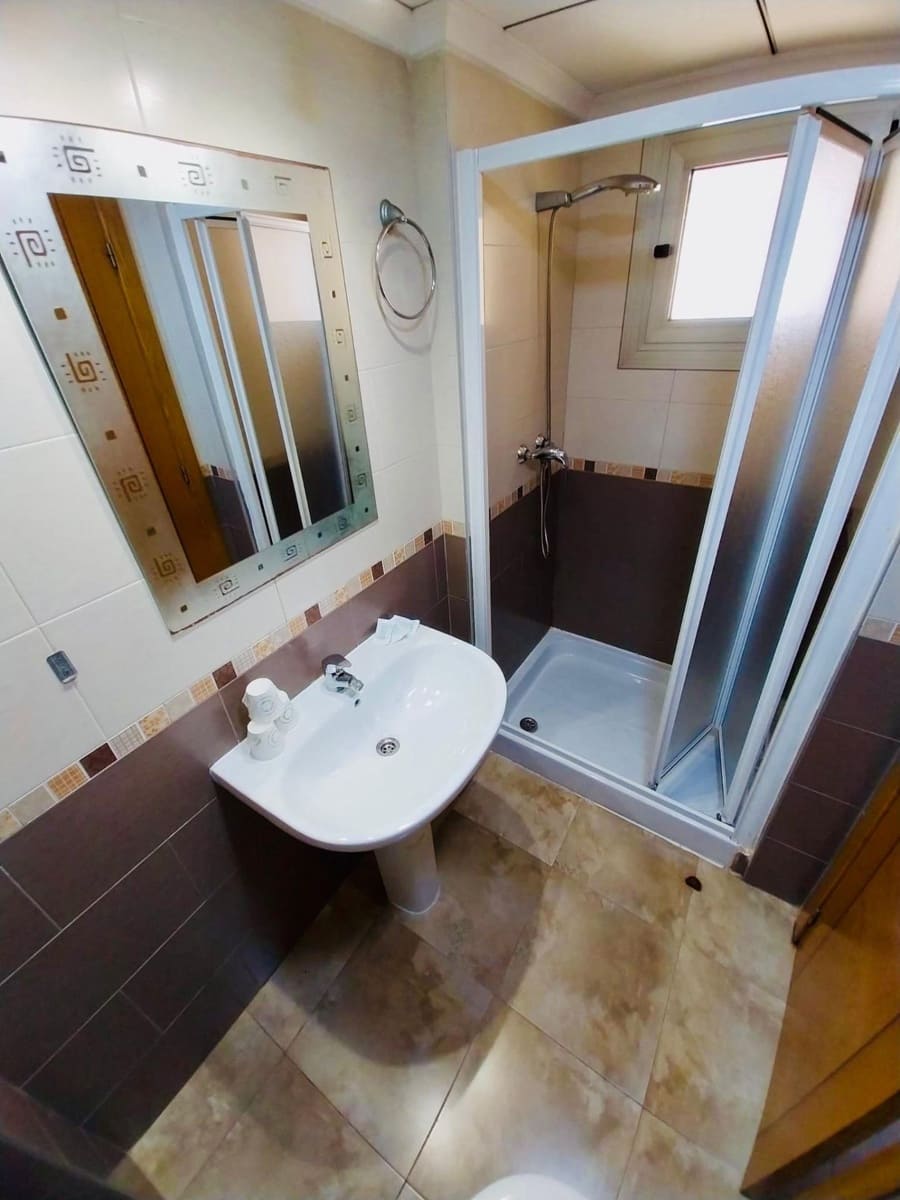 Bungalow de 3 habitaciones en Guardamar del Segura en alquiler con piscina garaje - 1.300 € (Ref: 9468542)