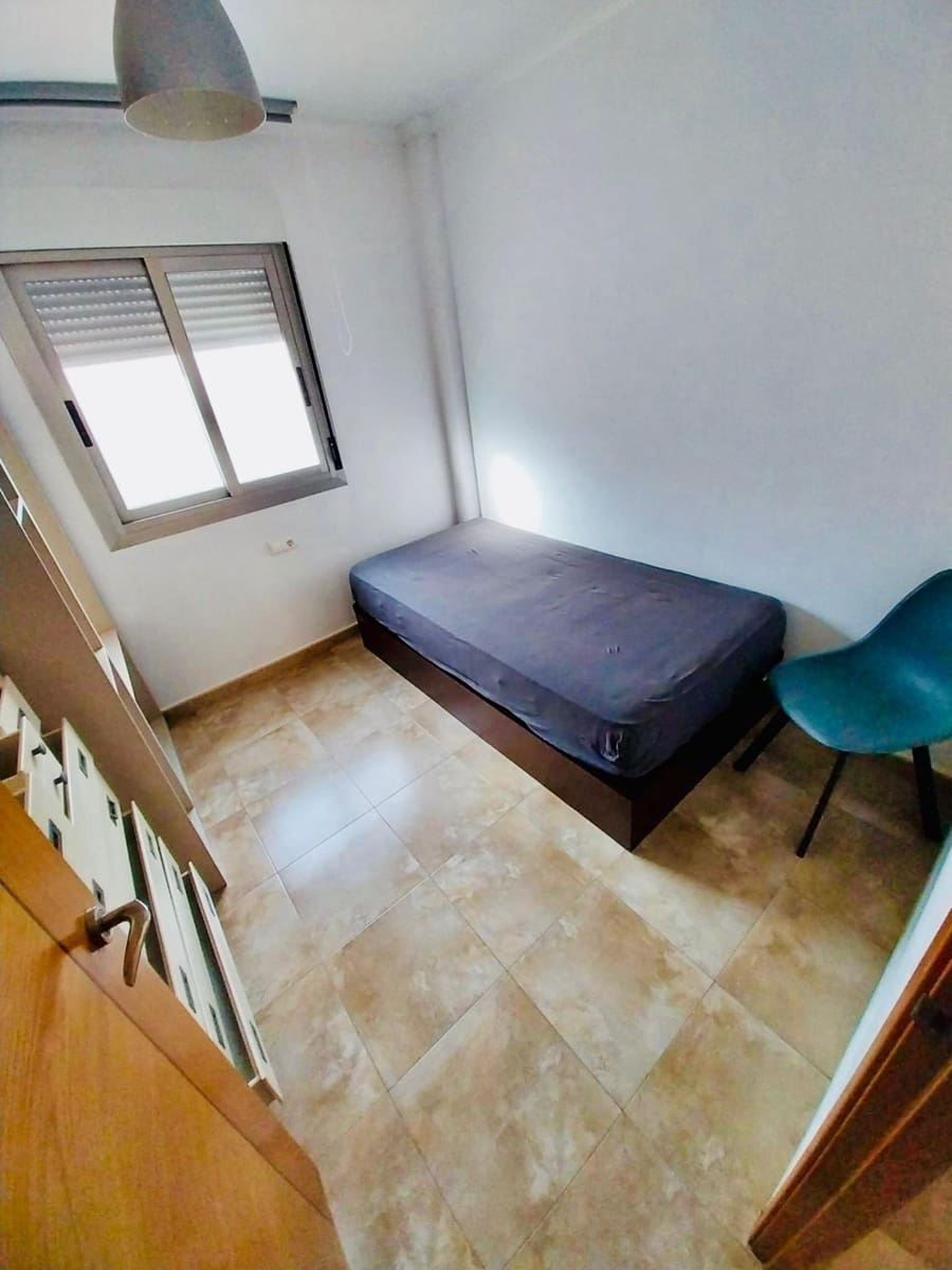 Bungalow de 3 habitaciones en Guardamar del Segura en alquiler con piscina garaje - 1.300 € (Ref: 9468542)