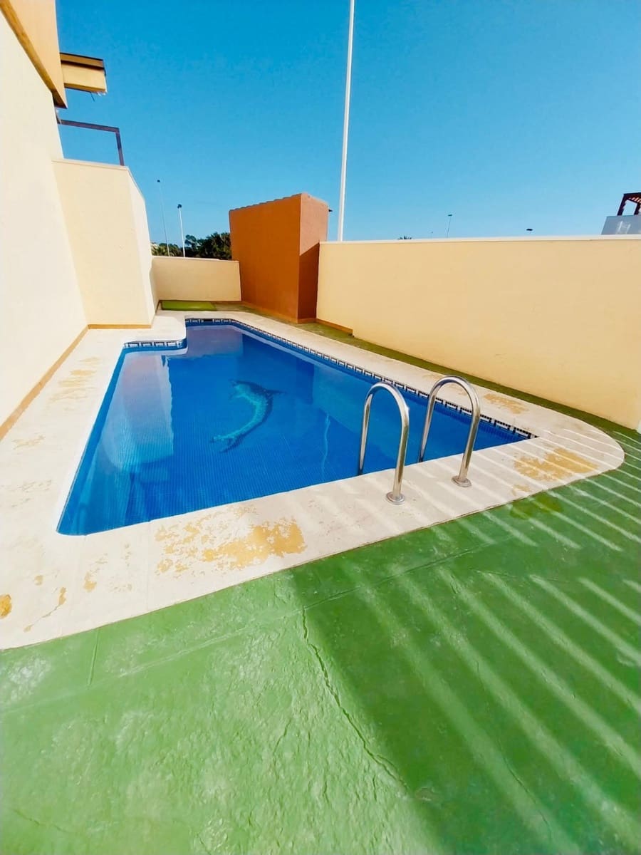 Bungalow de 3 habitaciones en Guardamar del Segura en alquiler con piscina garaje - 1.300 € (Ref: 9468542)