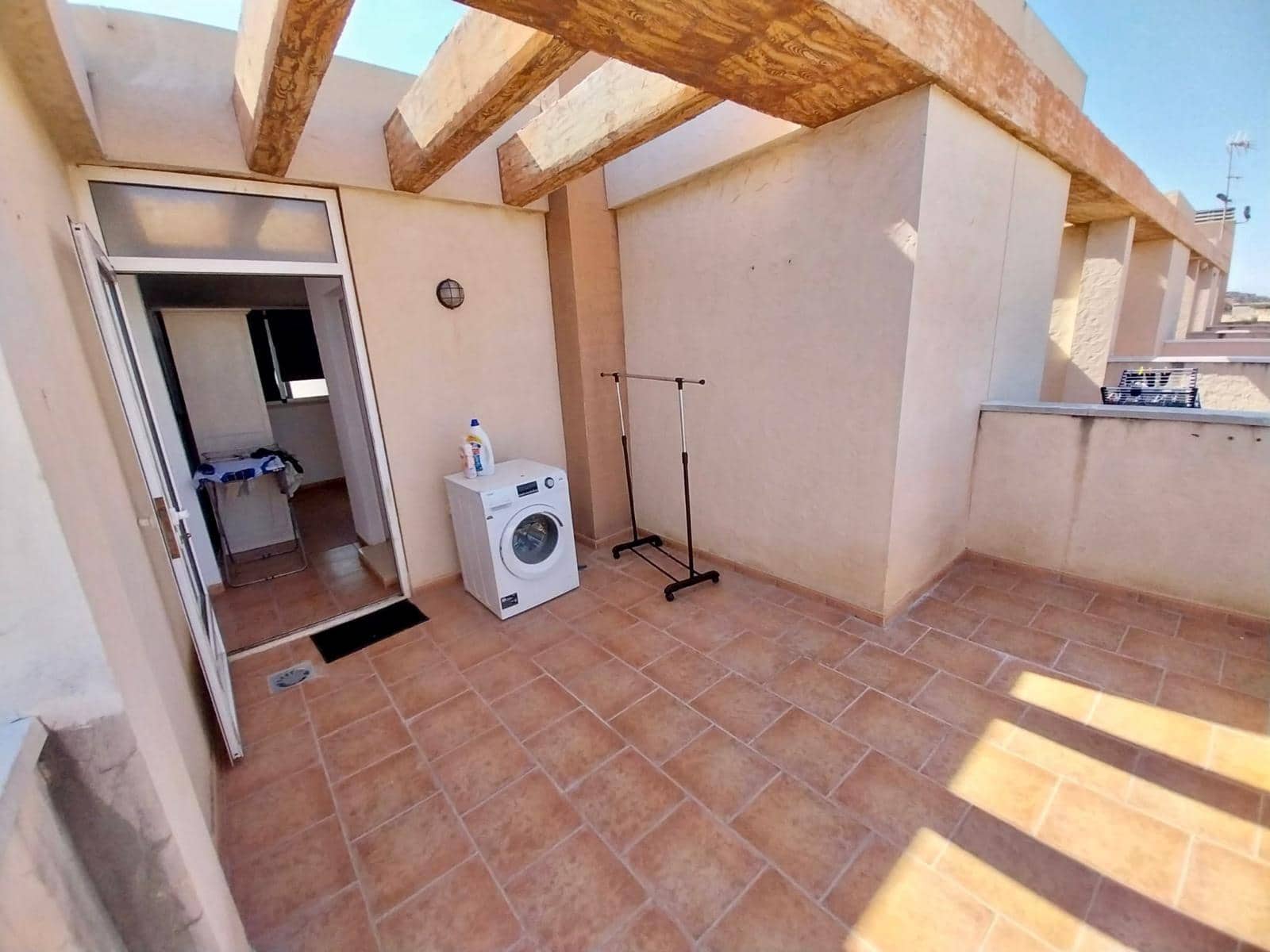 Bungalow de 3 habitaciones en Guardamar del Segura en alquiler con piscina garaje - 1.300 € (Ref: 9468542)