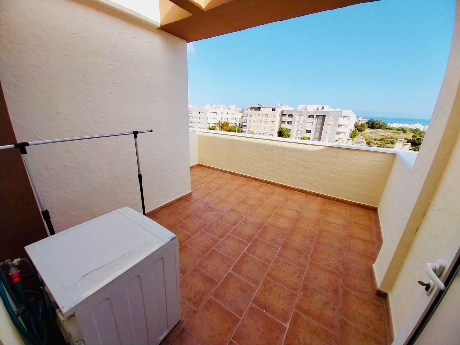 Bungalow de 3 habitaciones en Guardamar del Segura en alquiler con piscina garaje - 1.300 € (Ref: 9468542)