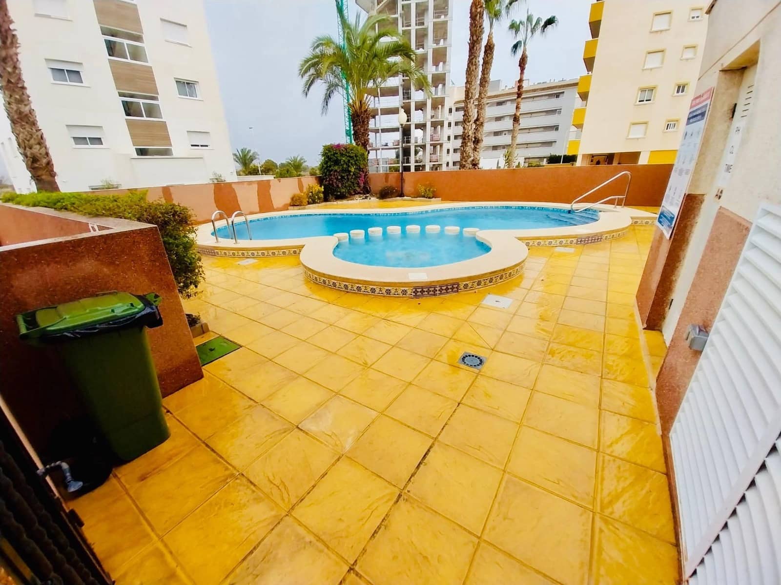 2 sovrum Lägenhet att hyra i Guardamar del Segura med pool - 800 € (Ref: 9468543)