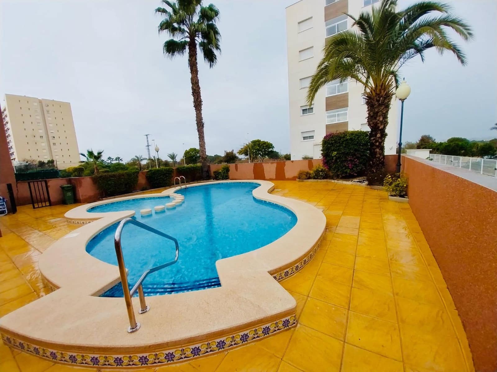 2 sovrum Lägenhet att hyra i Guardamar del Segura med pool - 800 € (Ref: 9468543)