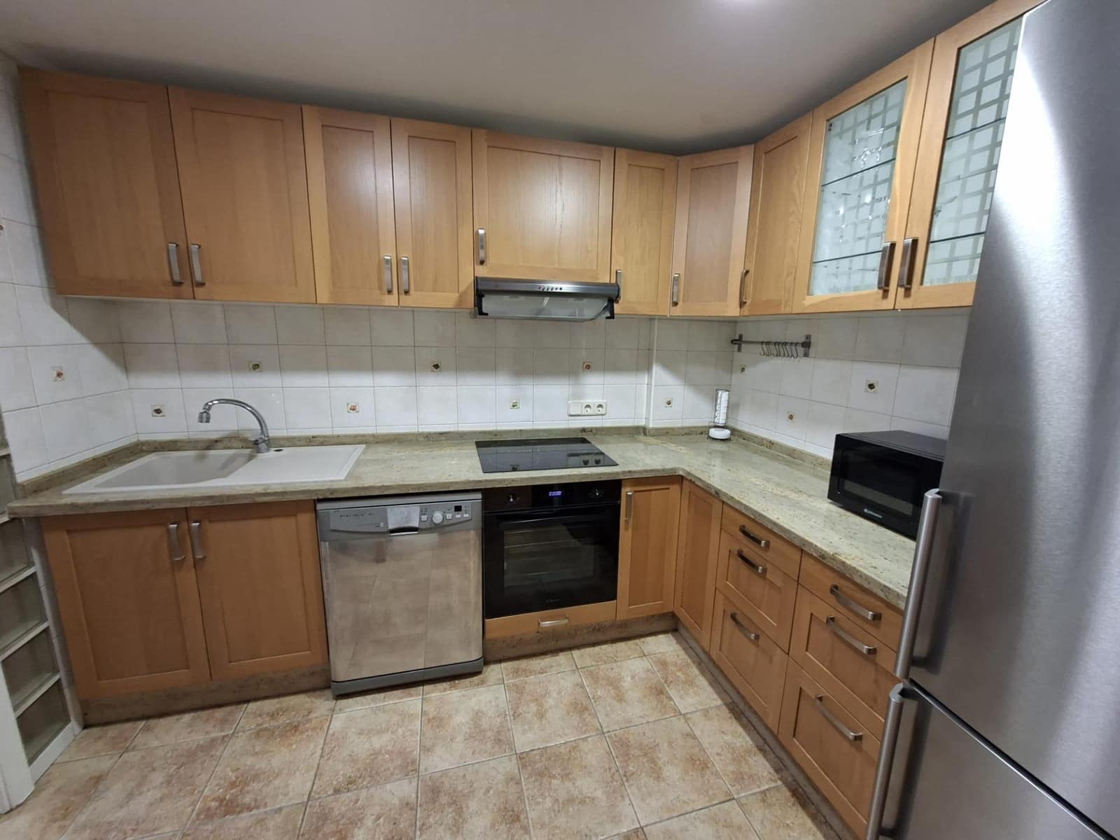 3 sovrum Lägenhet att hyra i Guardamar del Segura med garage - 800 € (Ref: 9551654)