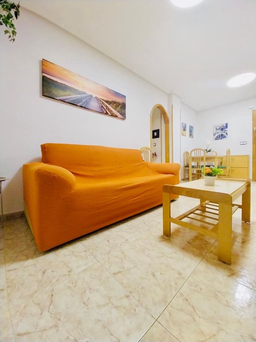 Apartamento de 2 habitaciones en Guardamar del Segura en alquiler - 700 € (Ref: 9596248)