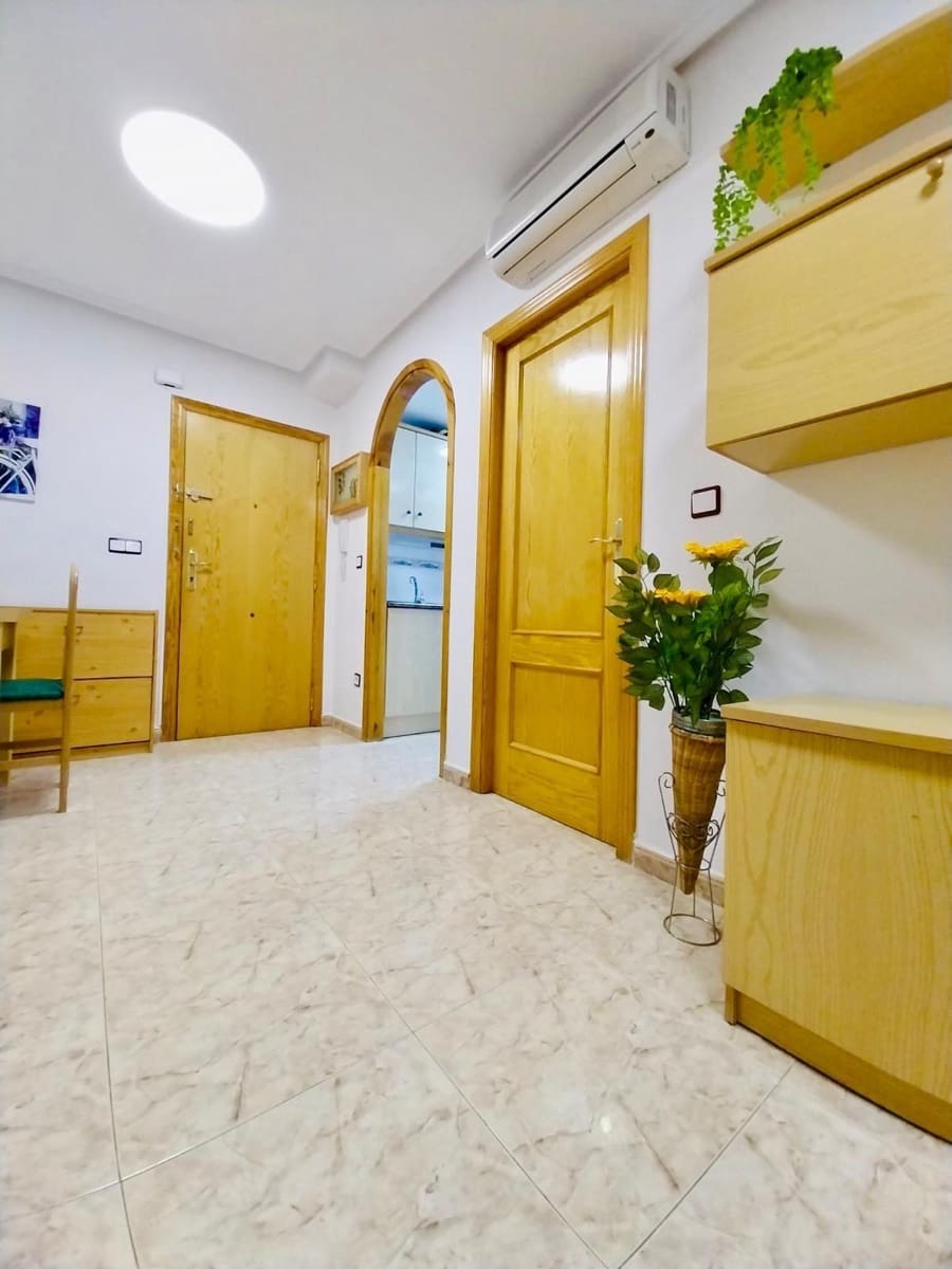 Apartamento de 2 habitaciones en Guardamar del Segura en alquiler - 700 € (Ref: 9596248)