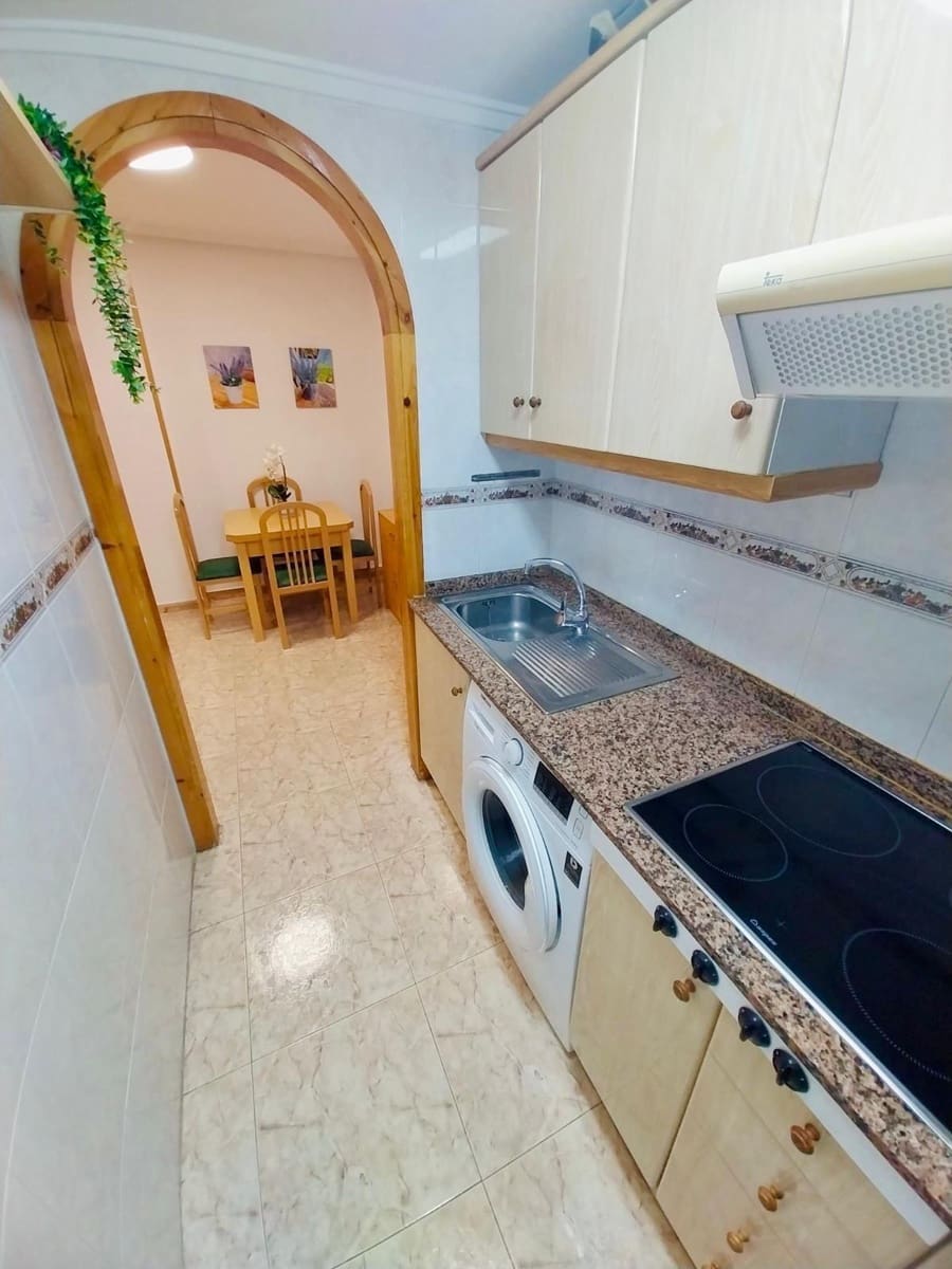 Apartamento de 2 habitaciones en Guardamar del Segura en alquiler - 700 € (Ref: 9596248)