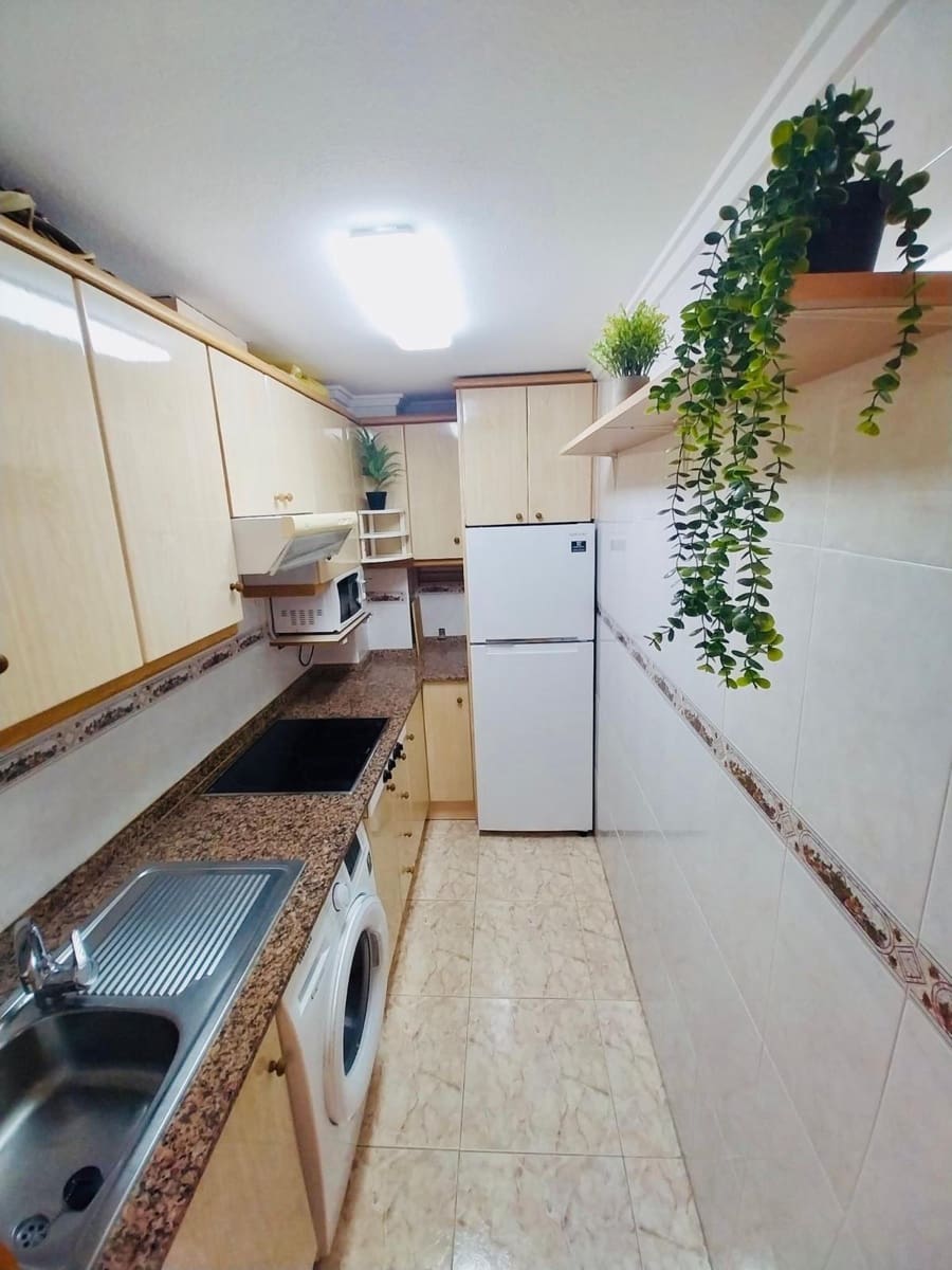 Apartamento de 2 habitaciones en Guardamar del Segura en alquiler - 700 € (Ref: 9596248)